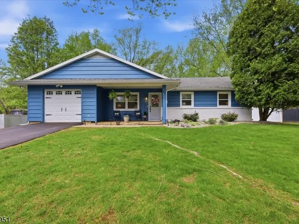 47 Pudding Stone Way, Lopatcong Twp., NJ 08865
