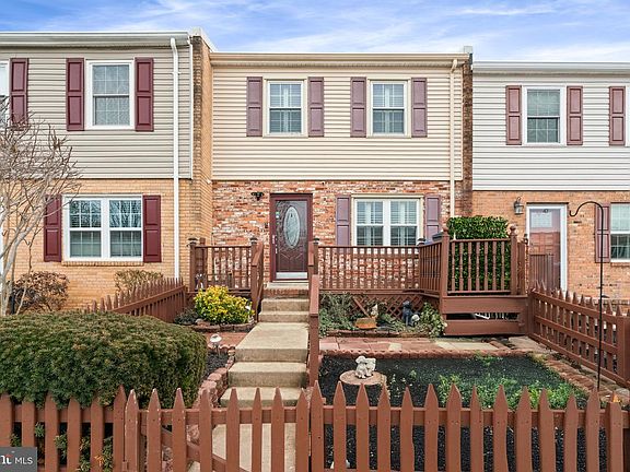 3rd image of 48 Bristol Ct