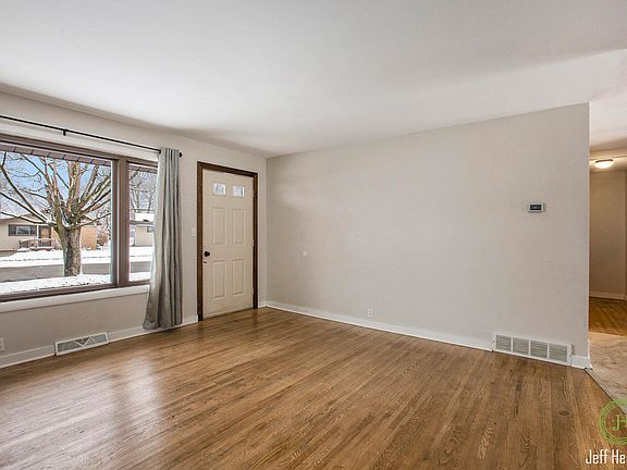 3rd image of 4070 Northgate Dr NE