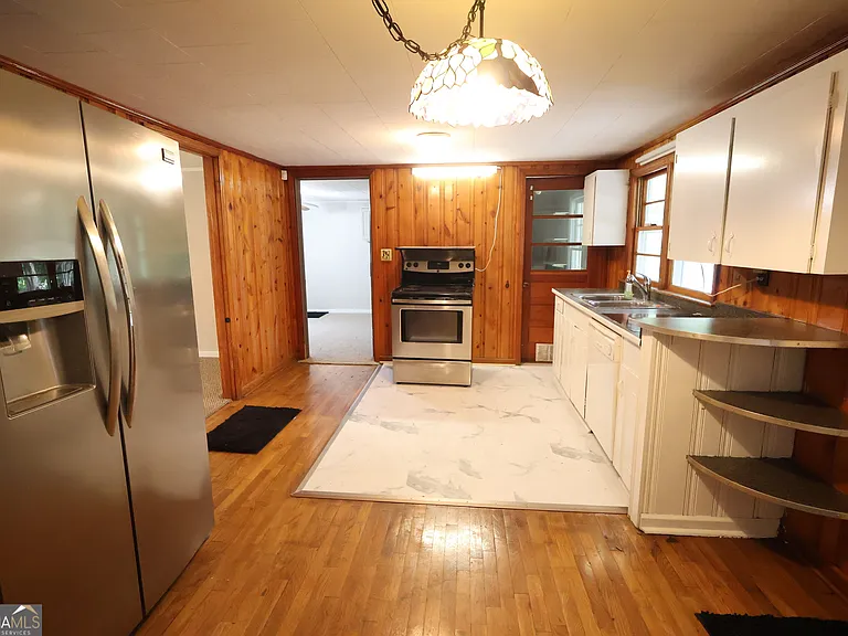 140 Bell Ave SE — Photo 9
