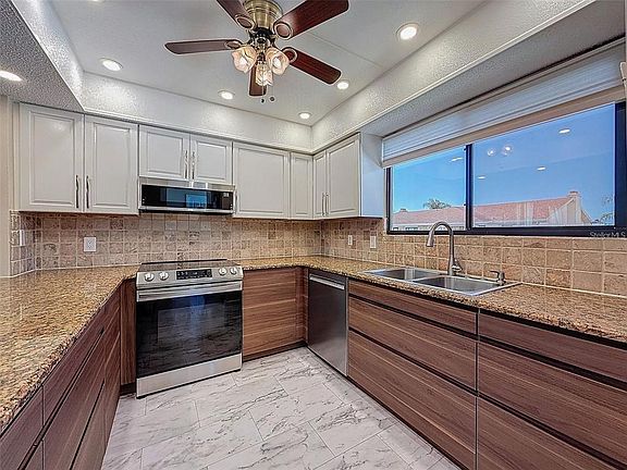 3rd image of 9981 Eagles Point Cir APT 4