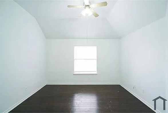 311 Fort Edward Dr — Photo 14