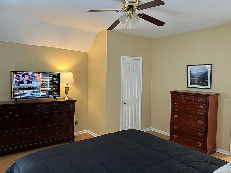 101 Maple St #3 — Photo 3