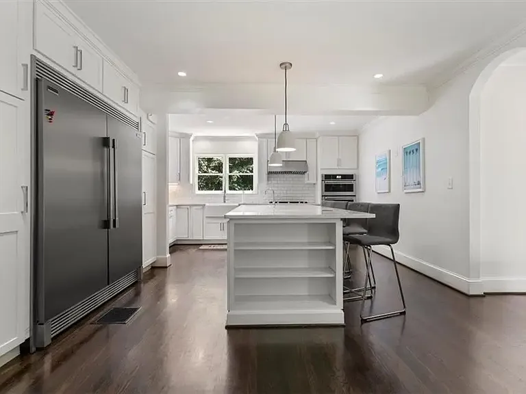 3825 Peachtree Dunwoody Rd NE — Photo 54