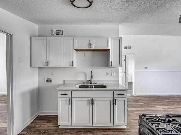 4th image of 4980 Vickie Dr