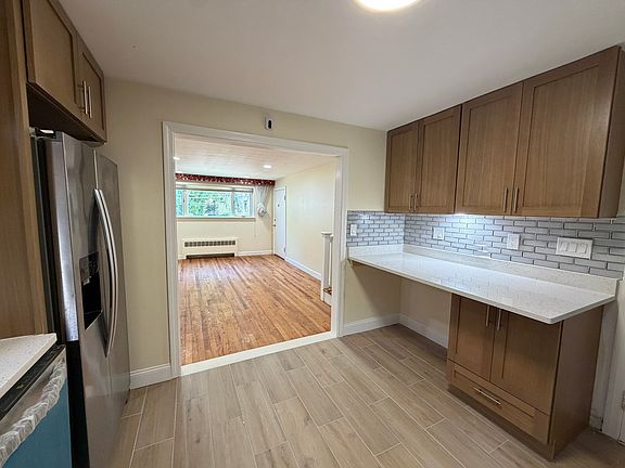 5th image of 487 Lowell Ave #2