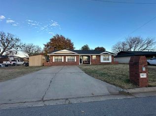 902 SE 38th St, Lawton, OK 73501