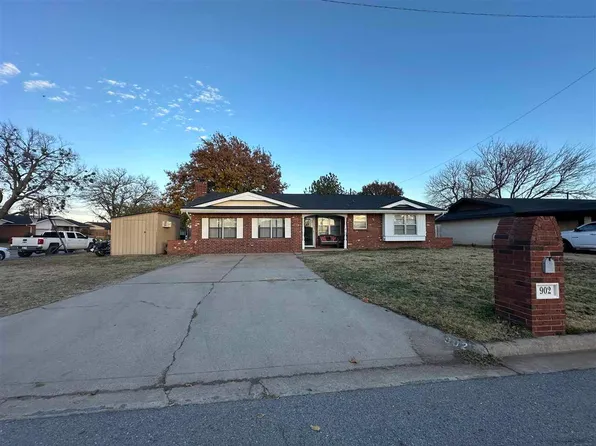 902 SE 38th St, Lawton, OK 73501