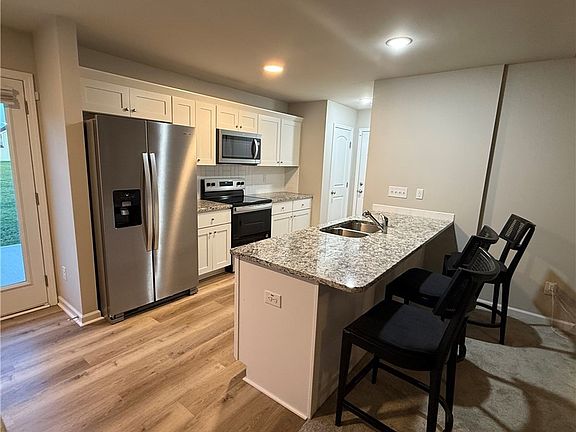 4th image of 38 Shiloh Dr