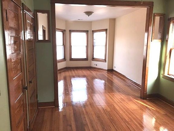 4th image of 3519 W Diversey Ave