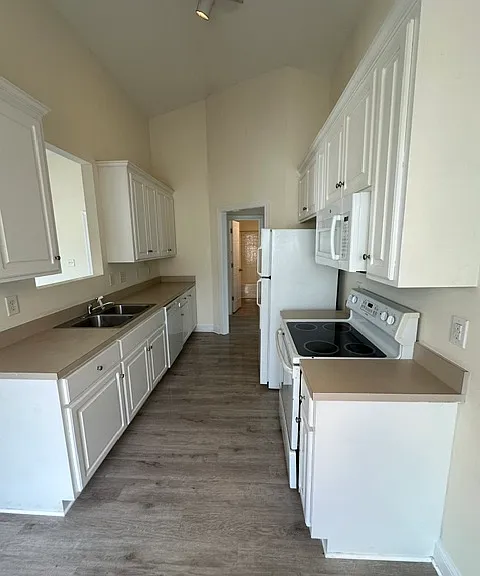 1128 Crescent Meadows Dr #B — Photo 5