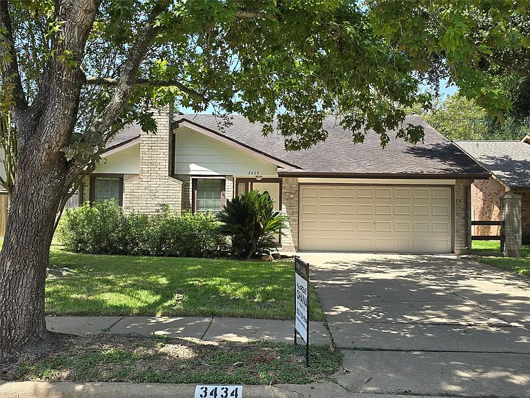 3434 Streamside Ln — Photo 1