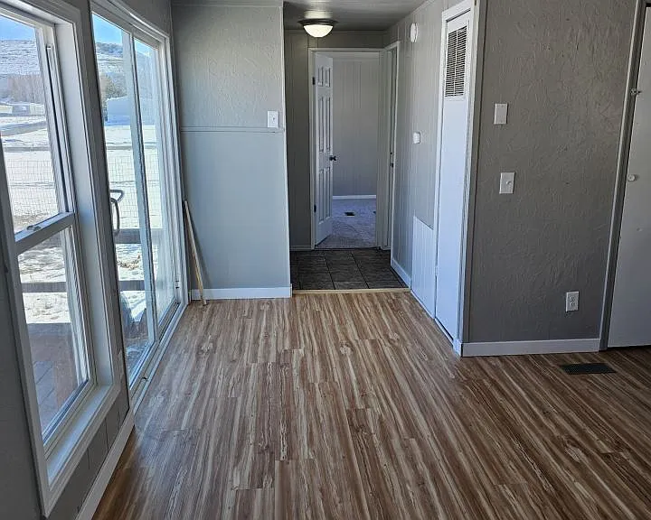 530 Steve St — Photo 7