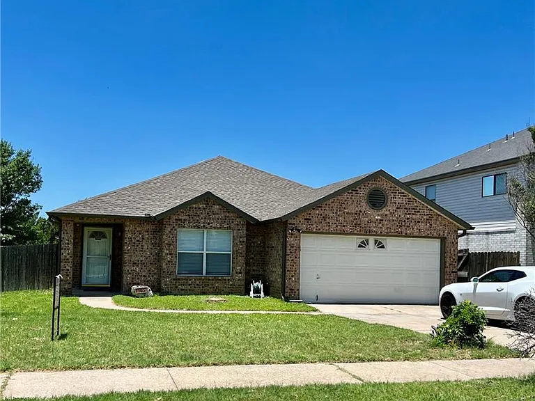 1105 Jolie Ln — Photo 1