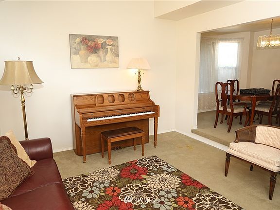 5th image of 319 White River Dr