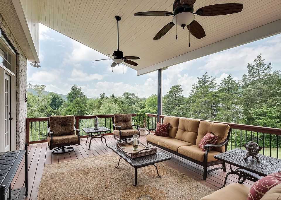 2nd image of 111 Balleroy Dr