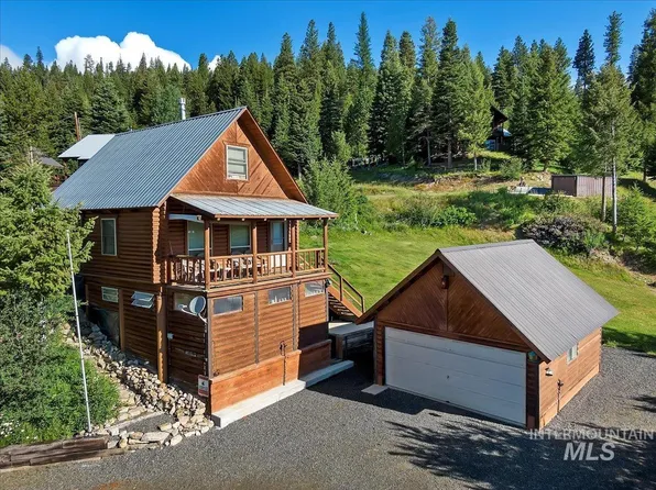 2 King Hill Ln, Cascade, ID 83611