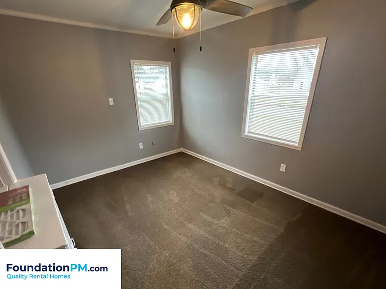 2412 Gentry Ave — Photo 11