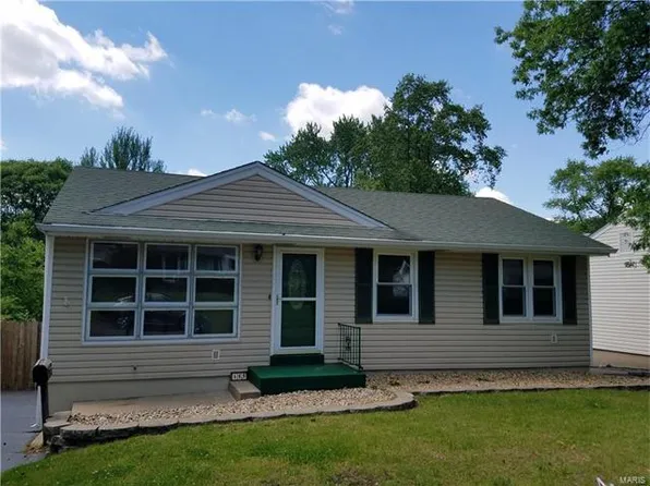 155 S Lafayette St, Florissant, MO 63031