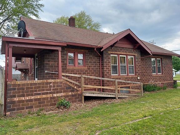 5th image of 207 W Grand Prairie St