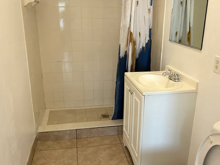 651 SW 9th St #7 — Photo 15