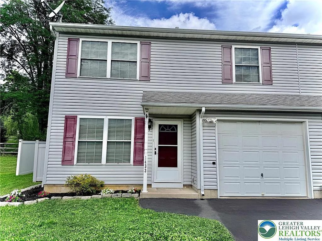 3 bed, 2.0 bath, 1200 sqft, $2,350 — Photo 2