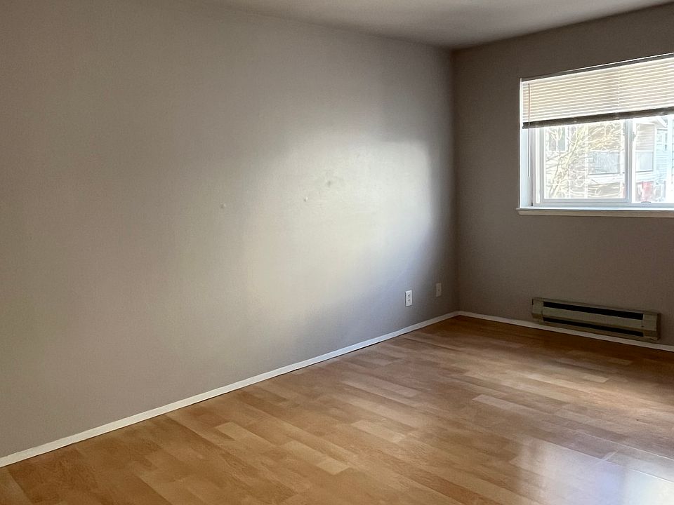 1st image of 12327 Roosevelt Way NE #D303