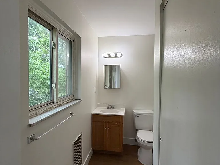 1447 E Fulton St — Photo 9