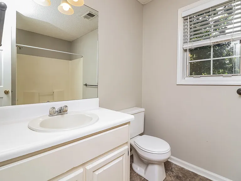 2249 June Ct SW — Photo 16