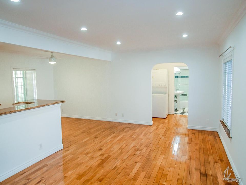 1st image of 1419 N Hayworth Ave #1419
