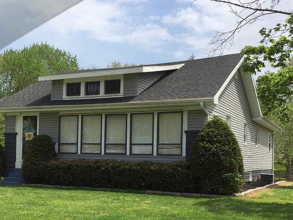 1st image of 838 W Oak St