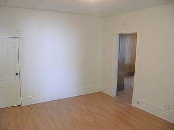 1st image of 913 Eureka St