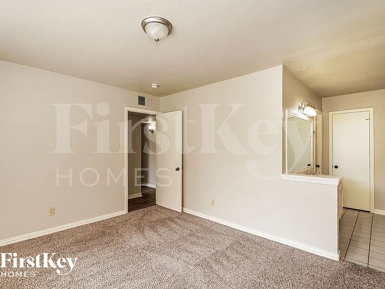 7116 Wayfarer Trl — Photo 13