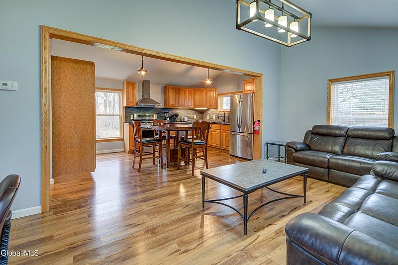 3rd image of 593 Greenough Road