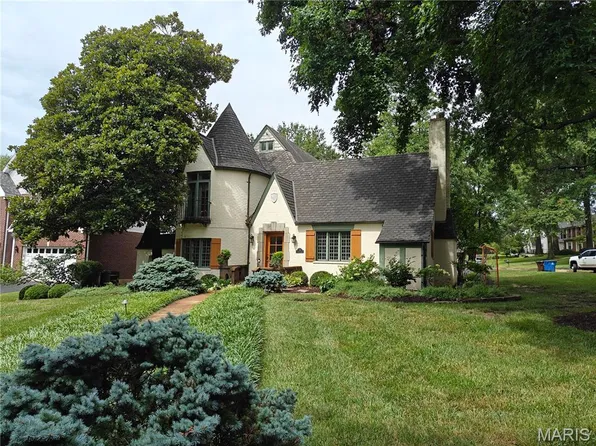 51 Kings Lynn, Saint Louis, MO 63132