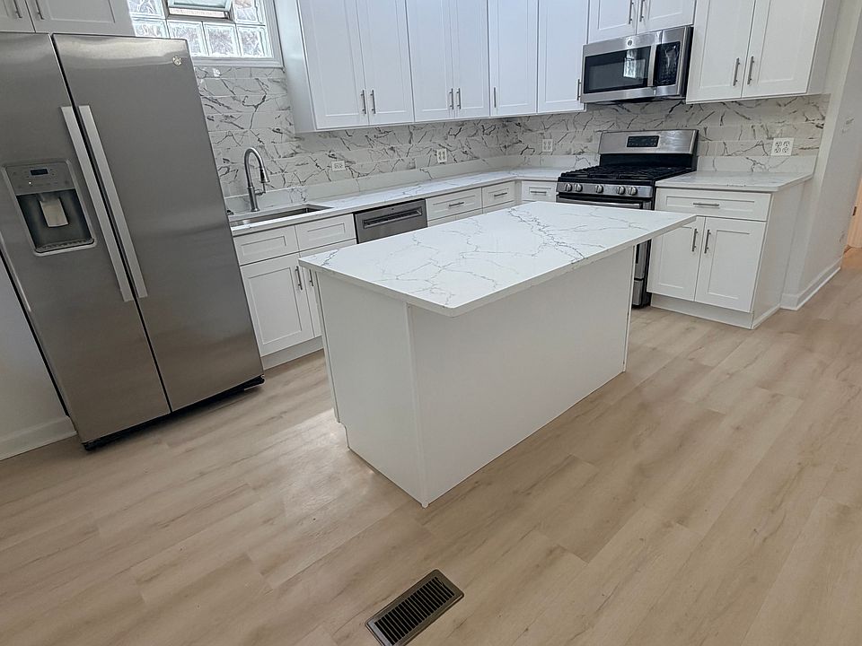 1st image of 3757 N Hermitage Ave #1