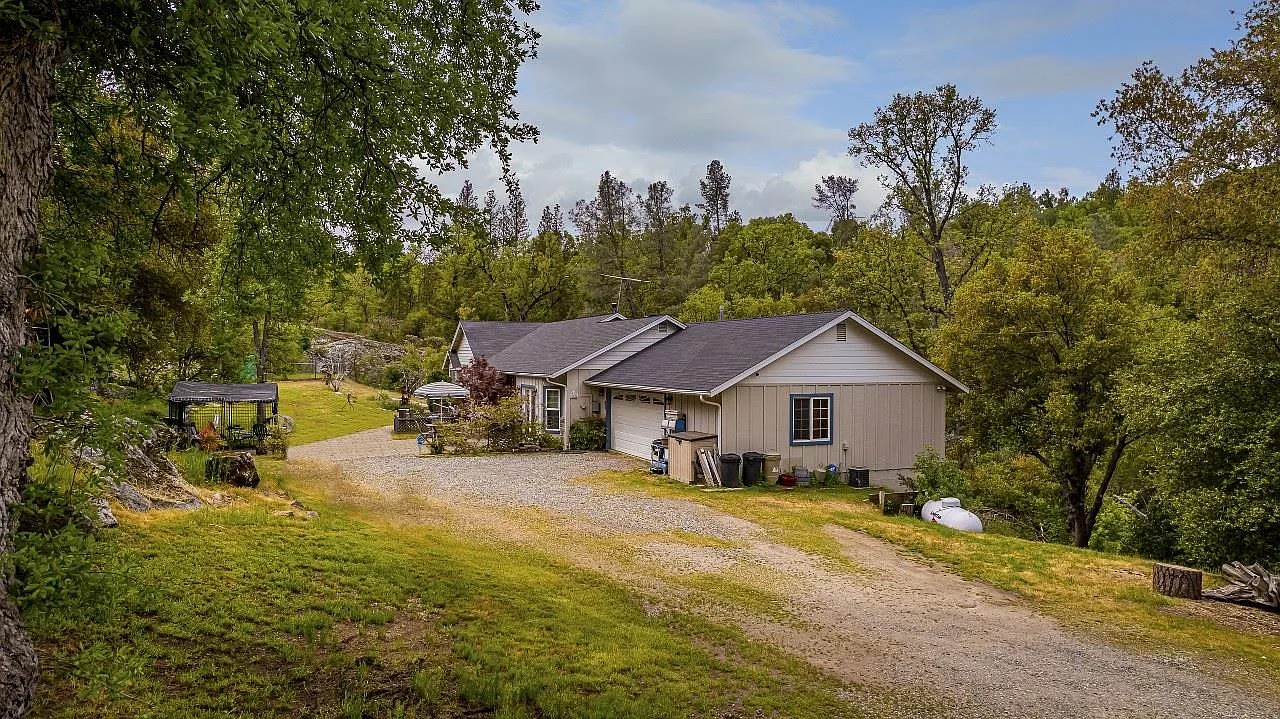 50622 Critter Creek Ln photo 1