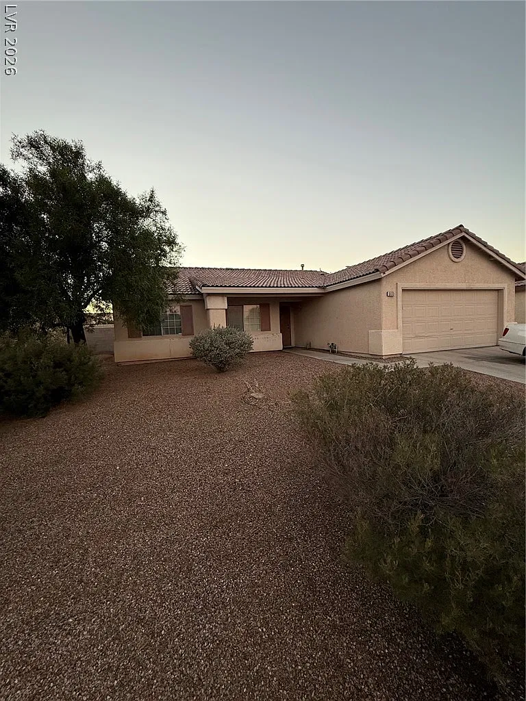 3 bed, 2.0 bath, 1141 sqft, $1,800 — Photo 1