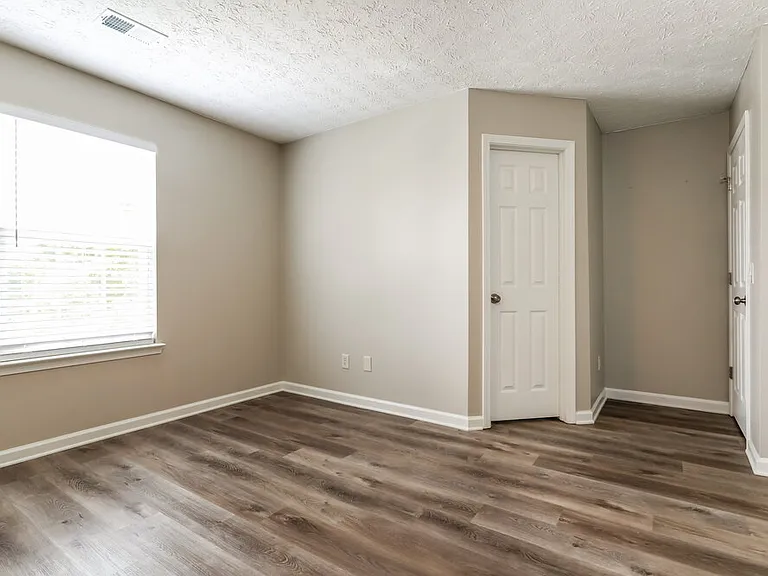 1304 Ivey Pointe Dr — Photo 15