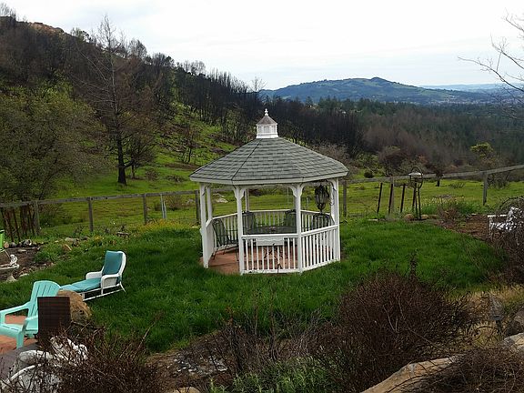 gazebo fine, backs to nature