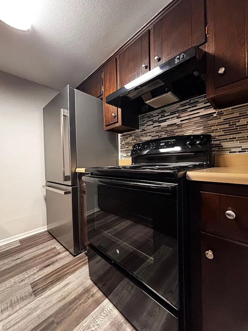Flowerdale Apartments — Photo 2