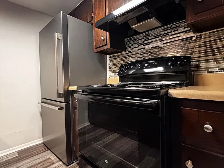 Flowerdale Apartments — Photo 2