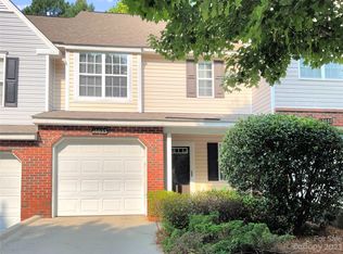 10033 Reindeer Way Ln, Charlotte, NC 28216