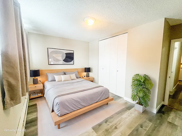 4020 Robinson St — Photo 2