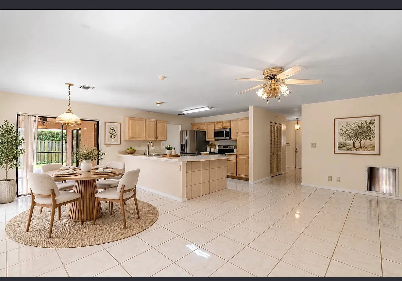 3 bed, 2350 sqft, $3,900 — Photo 4