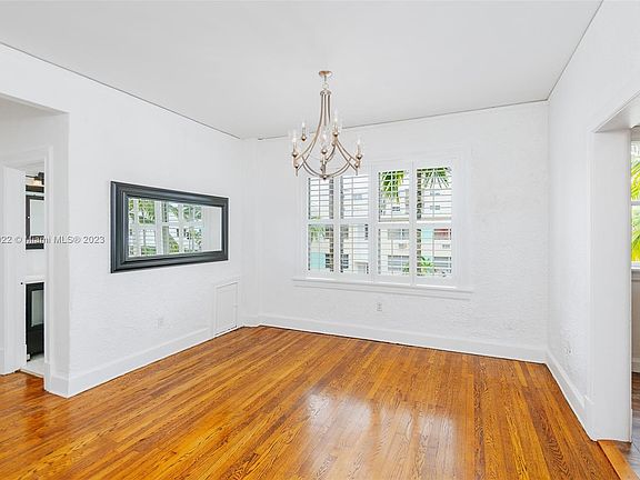 4th image of 900 16th St APT 201