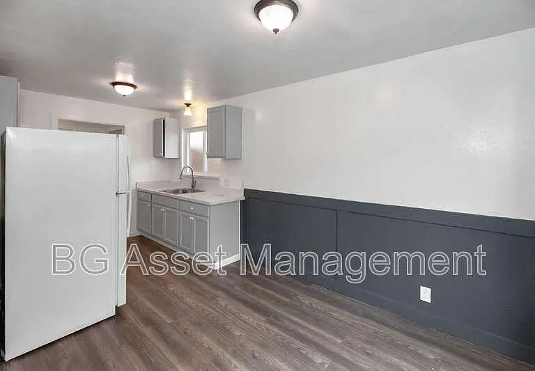 212 Westwood St — Photo 4