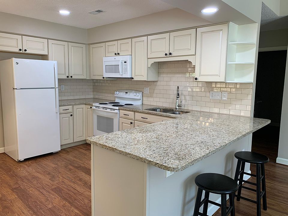 Granite upgraded kitchen
