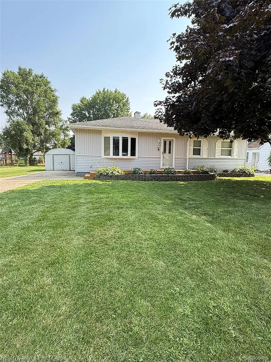 2374 Lee Ave photo 1