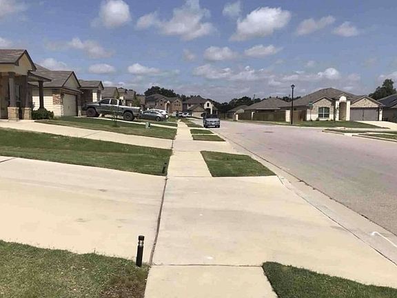 Exterior Neighborhood (street photo)